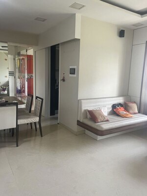 2 BHK Apartment For Rent in Kalpataru Aura, Ghatkopar West