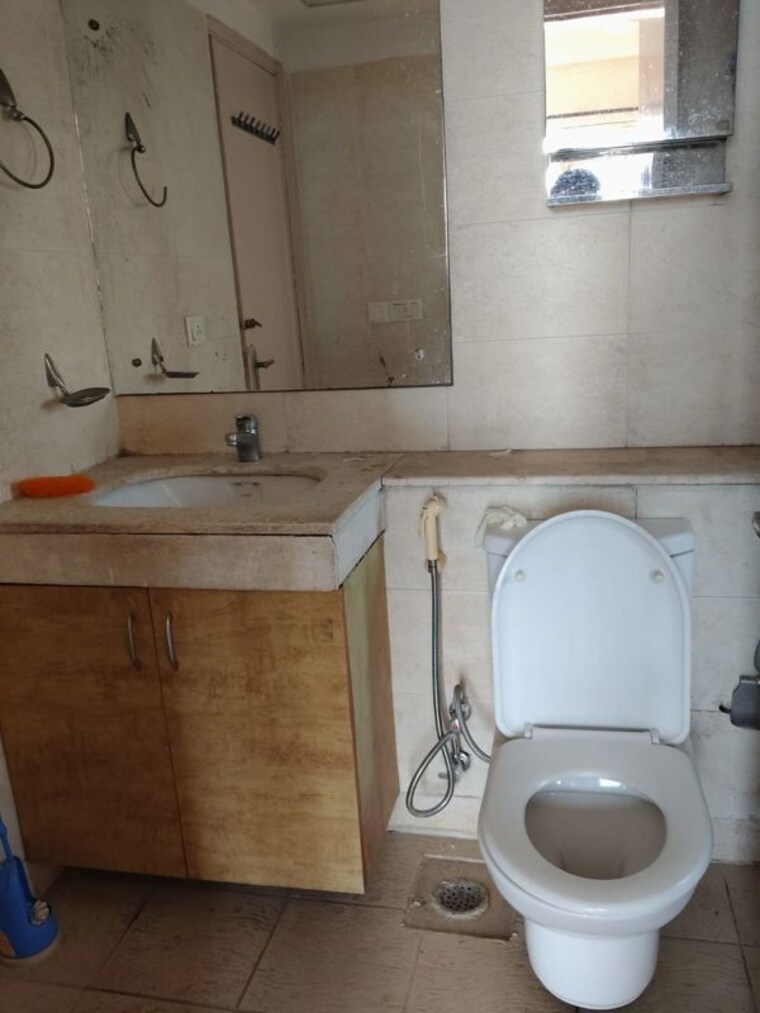 Bathroom, ansal-sushant-estate 2 Bedroom 1000 Sq.Ft. Apartment In Sector 52 Gurgaon 10464580