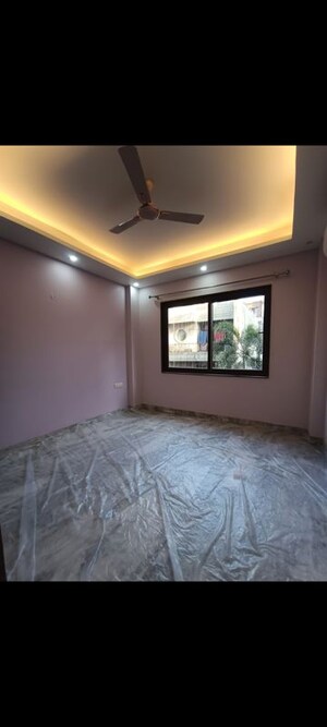 Bedroom in 3 BHK Builder Floor at Chittaranjan Park – for Rent