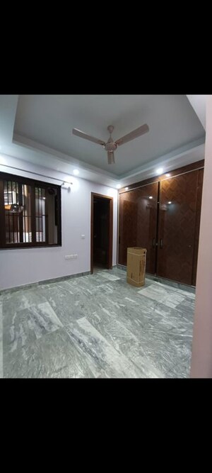 Room in 3 BHK Builder Floor at Chittaranjan Park – for Rent