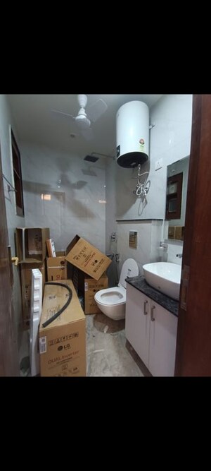 Team Area in 3 BHK Builder Floor at Chittaranjan Park – for Rent