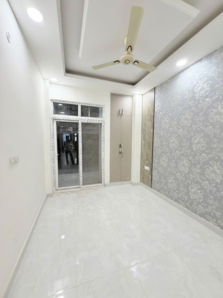Room, sainik colony 3 Bedroom 131 Sq.Yd. Builder Floor In Sainik Colony Faridabad 10463420