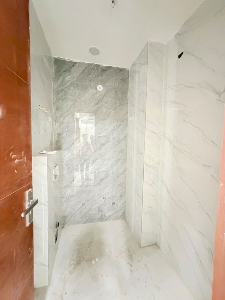 Bathroom, sainik colony 3 Bedroom 131 Sq.Yd. Builder Floor In Sainik Colony Faridabad 10463420