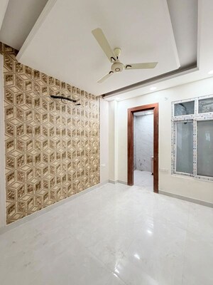Room in 3 BHK Builder Floor at Sainik Colony – for Sale