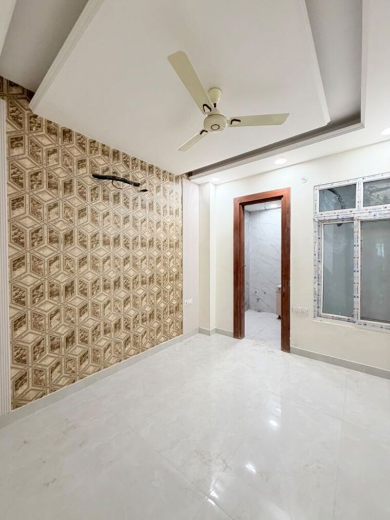 Room, sainik colony 3 Bedroom 131 Sq.Yd. Builder Floor In Sainik Colony Faridabad 10463420