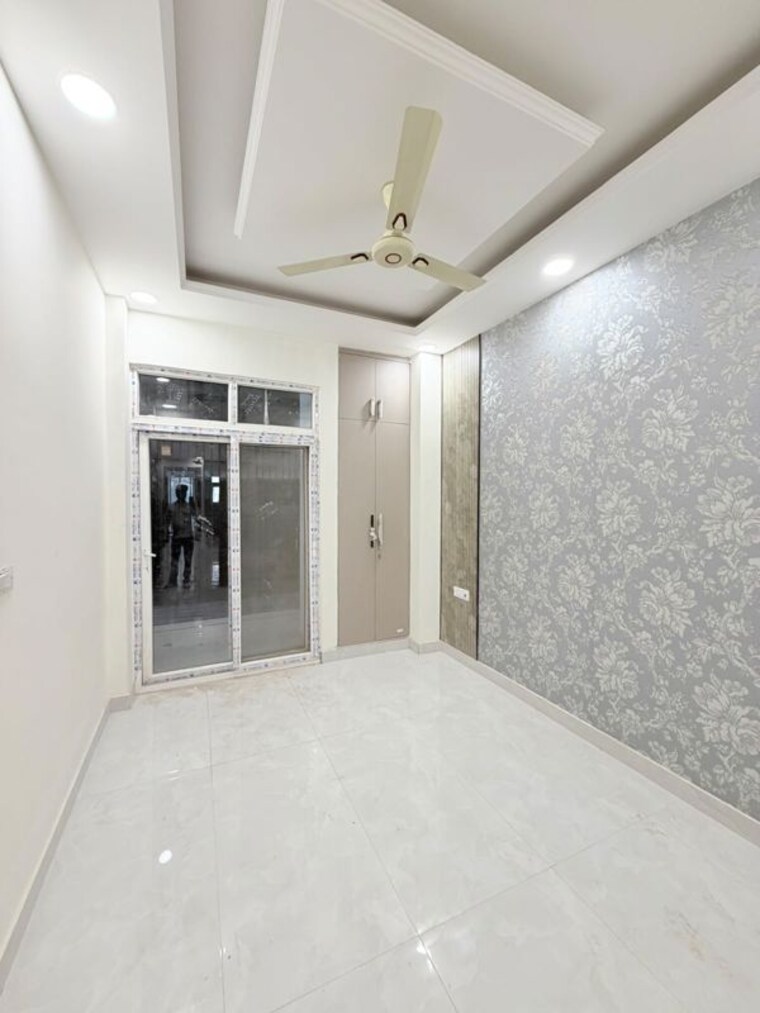 Room, sainik colony 3 Bedroom 131 Sq.Yd. Builder Floor In Sainik Colony Faridabad 10463420