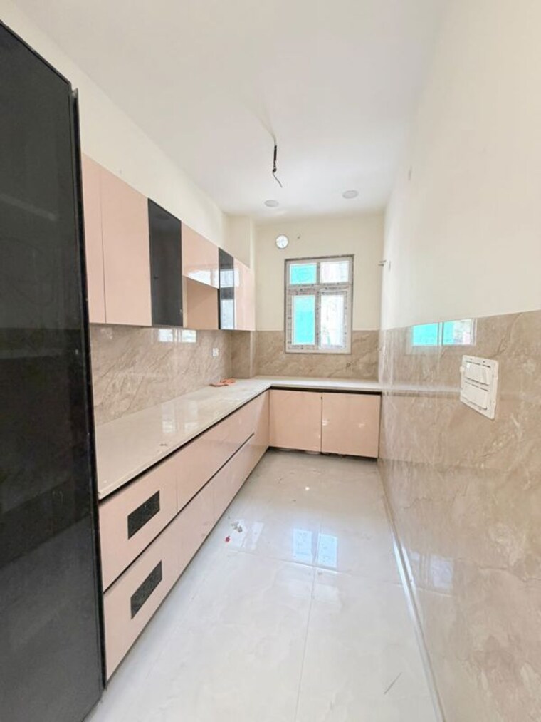 Kitchen, sainik colony 3 Bedroom 131 Sq.Yd. Builder Floor In Sainik Colony Faridabad 10463420