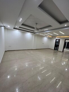 4 BHK + Servant Room Builder Floor For Sale in DLF The Grove