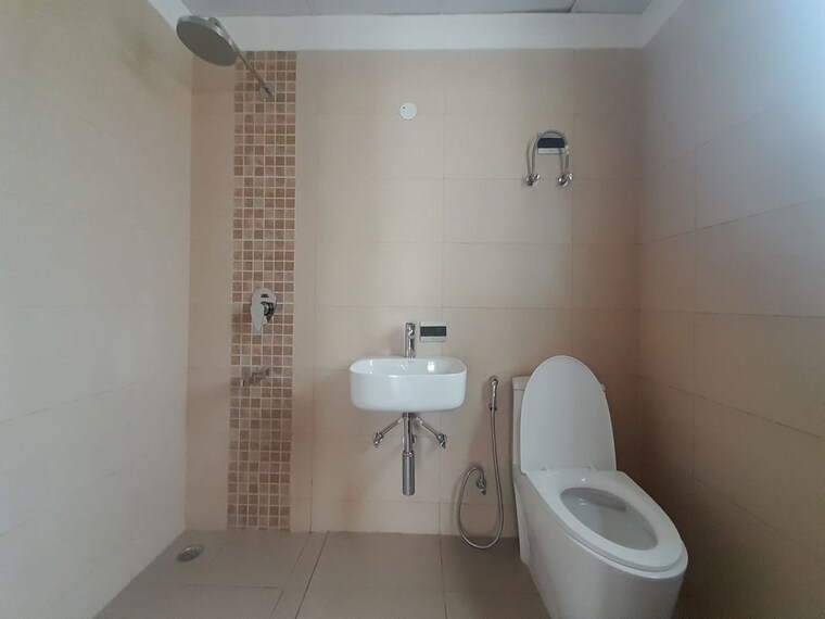 Bathroom, central-park-flower-valley 2.5 Bedroom 1093 Sq.Ft. Builder Floor In Sohna Sector 33 Gurgaon 10464608