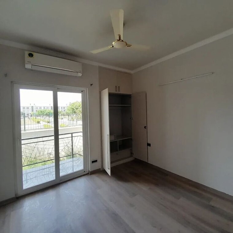 Room, central-park-flower-valley 2.5 Bedroom 1093 Sq.Ft. Builder Floor In Sohna Sector 33 Gurgaon 10464608