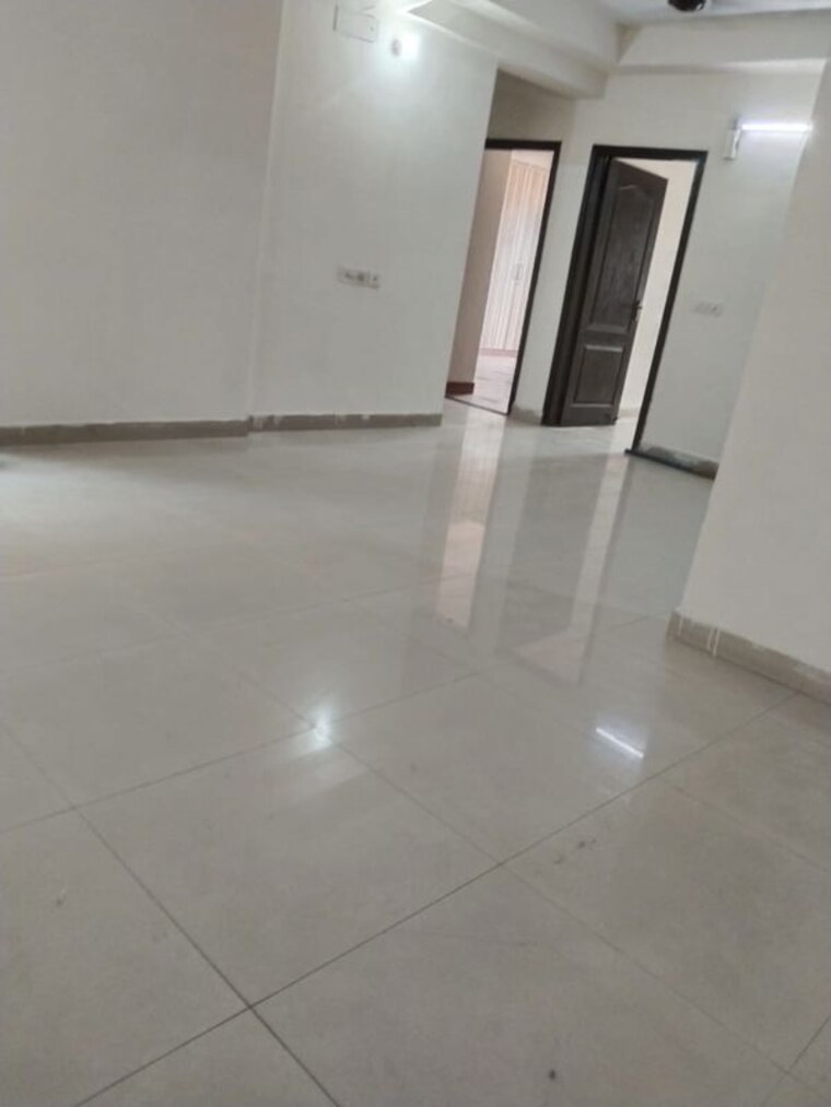 Room, maxblis-grand-wellington 1 Bedroom 650 Sq.Ft. Apartment In Sector 75 Noida 10464613