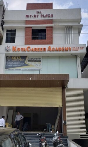  Showroom For Rent in Besa