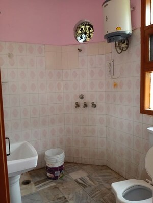 Bathroom in 1 BHK Builder Floor at Sector 4 – for Rent