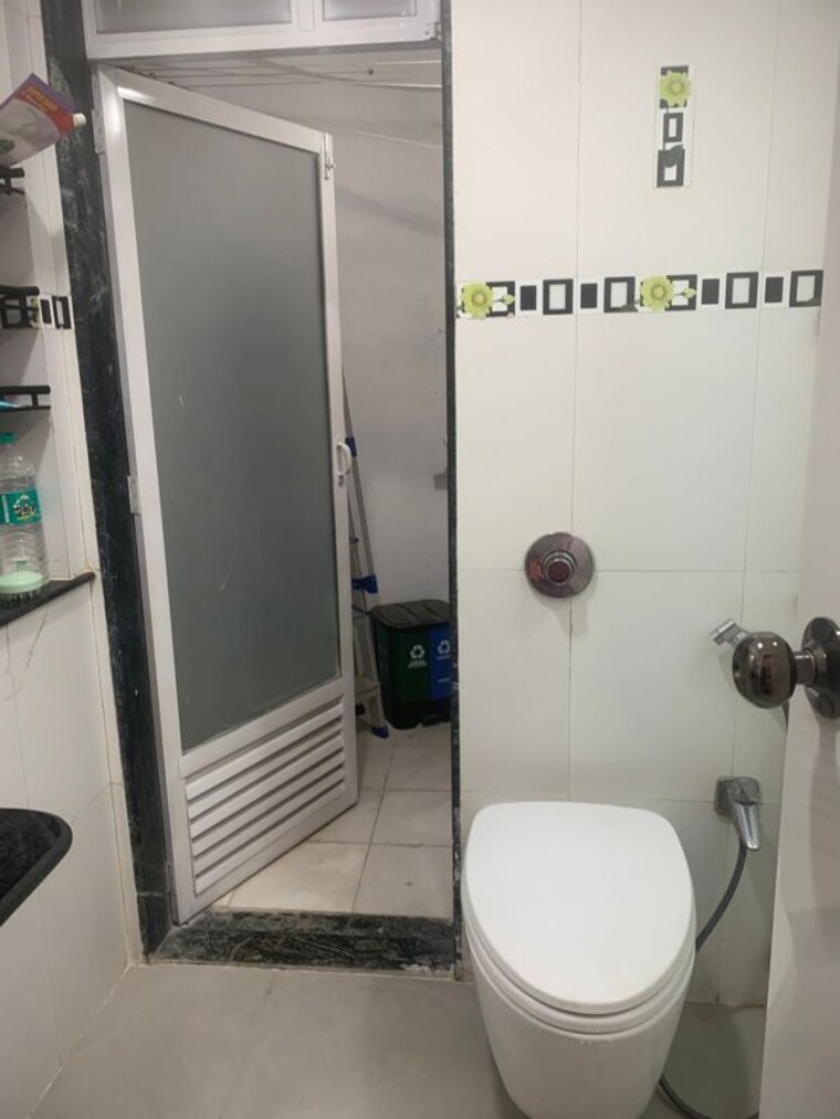 Bathroom, nahar-amrit-shakti-frangipani 2.5 Bedroom 850 Sq.Ft. Apartment In Chandivali Mumbai 10464669