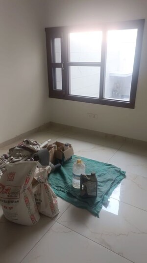 Room in 3 BHK Builder Floor at Sector 11 – for Rent