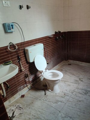 Bathroom in 2.5 BHK Builder Floor at Jal Vayu Vihar Noida, Sector 21 – for Rent