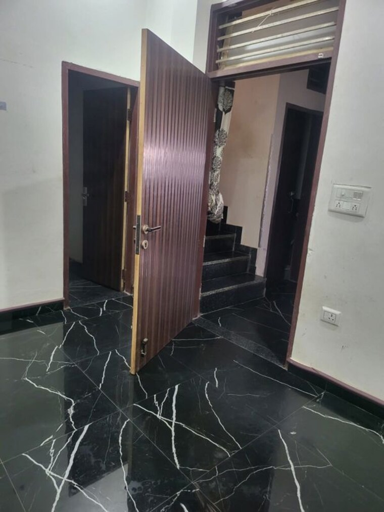 Kitchen, maruti kunj 2.5 Bedroom 90 Sq.Yd. Independent House In Maruti Kunj Gurgaon 10464754