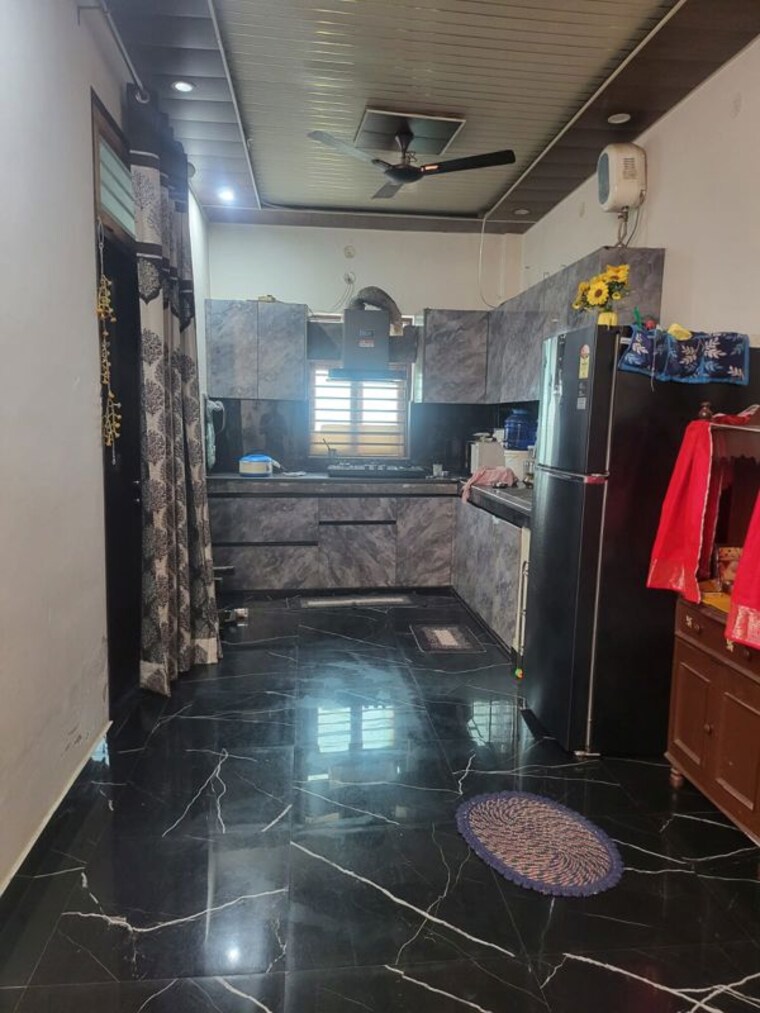 Gym, maruti kunj 2.5 Bedroom 90 Sq.Yd. Independent House In Maruti Kunj Gurgaon 10464754