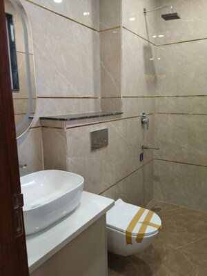 Bathroom in 3 BHK Builder Floor at BPTP Green Oaks, Sector 70a – for Sale