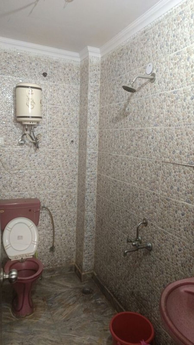 Bathroom, patel nagar 1 RK 250 Sq.Ft. Builder Floor In Patel Nagar Delhi 10464811
