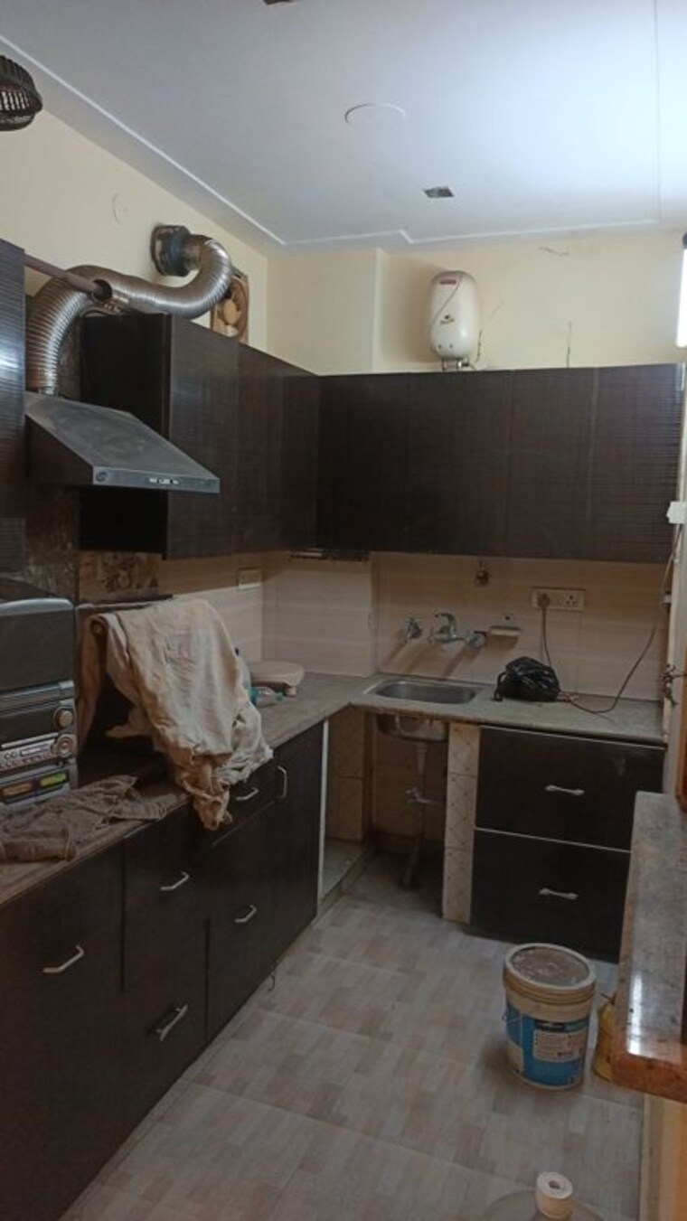 Kitchen, west patel nagar 2 Bedroom 1000 Sq.Ft. Builder Floor In West Patel Nagar Delhi 10464817