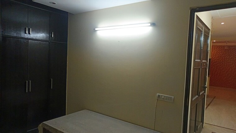Room, west patel nagar 2 Bedroom 1000 Sq.Ft. Builder Floor In West Patel Nagar Delhi 10464817