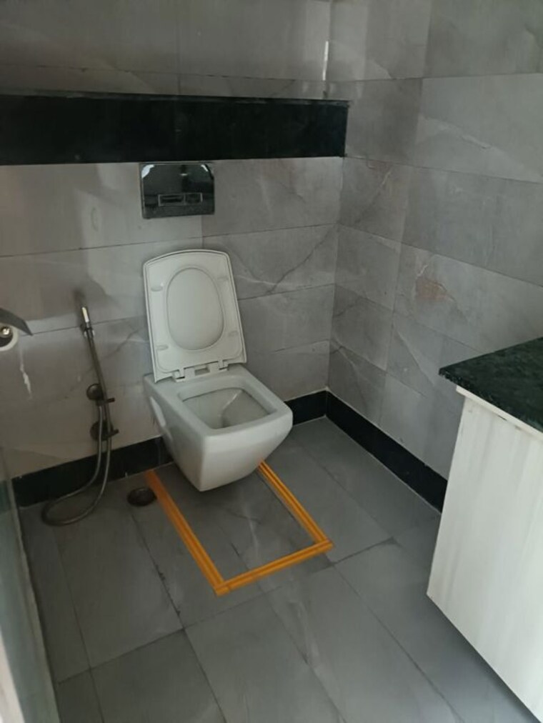 Bathroom, sector 2 Commercial Office Space 1800 Sq.Ft. In Sector 2 Noida 10464836