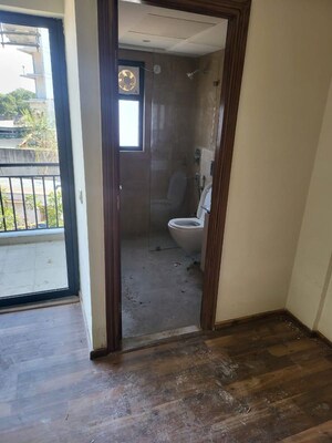 Building Lobby in 3 BHK Builder Floor at S S Southend, Sector 49 – for Rent