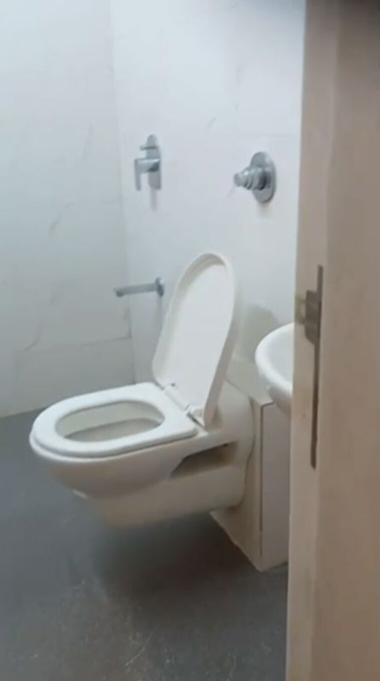 Bathroom, bdl-aura-apartments 2 Bedroom 700 Sq.Ft. Apartment In Chembur Mumbai 10464865