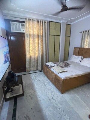 Living Room in 3 BHK Apartment at Lajpat Nagar – for Rent