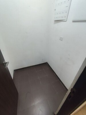 Room in 2.5 BHK Apartment at Lodha Splendora, Ghodbunder Road – for Rent