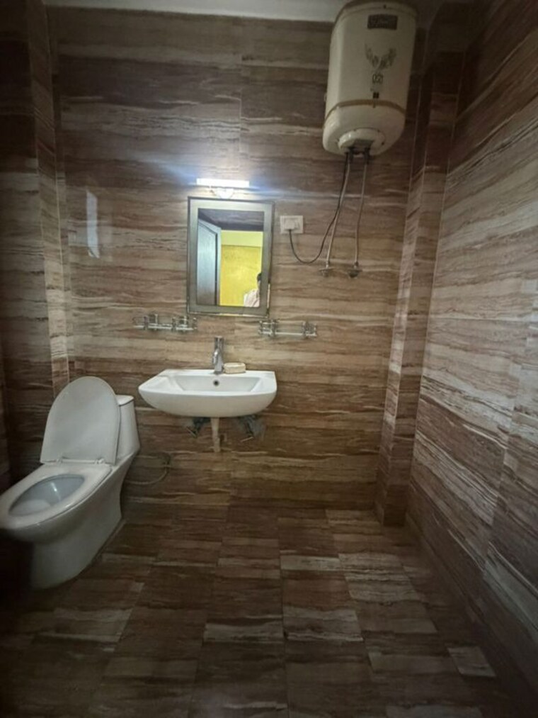 Bathroom, hope-apartments 3 Bedroom 1800 Sq.Ft. Apartment In Sector 15 Gurgaon 10464913