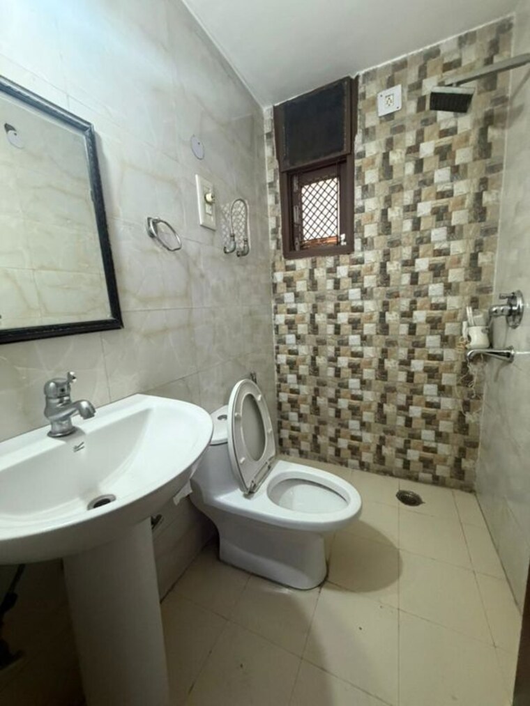 Bathroom, hope-apartments 3 Bedroom 1800 Sq.Ft. Apartment In Sector 15 Gurgaon 10464913