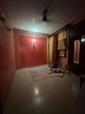 Room in 3 BHK Apartment at Hope Apartments, Sector 15 – for Rent