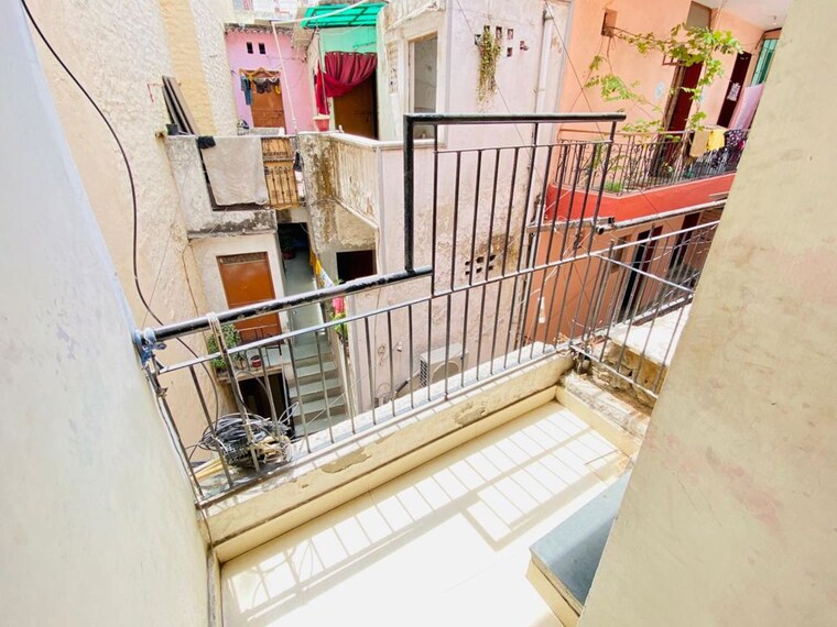 Balcony, khirki extension 1 Bedroom 50 Sq.Yd. Builder Floor In Khirki Extension Delhi 10464650
