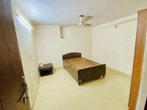 Team Area in 1 BHK Builder Floor at Khirki Extension – for Rent