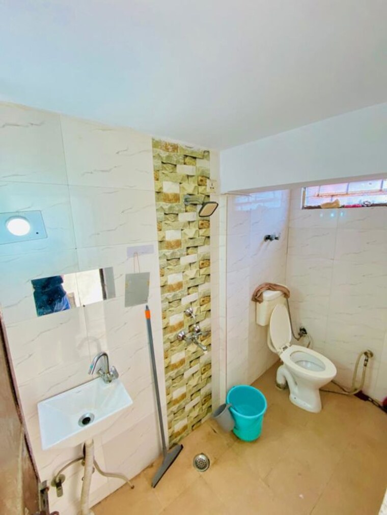 Bathroom, khirki extension 1 Bedroom 50 Sq.Yd. Builder Floor In Khirki Extension Delhi 10464650