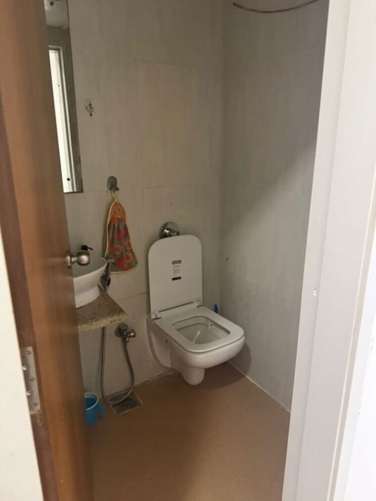 Bathroom, ekta-heights-khar-west 3 Bedroom 1100 Sq.Ft. Apartment In Khar West Mumbai 10464976
