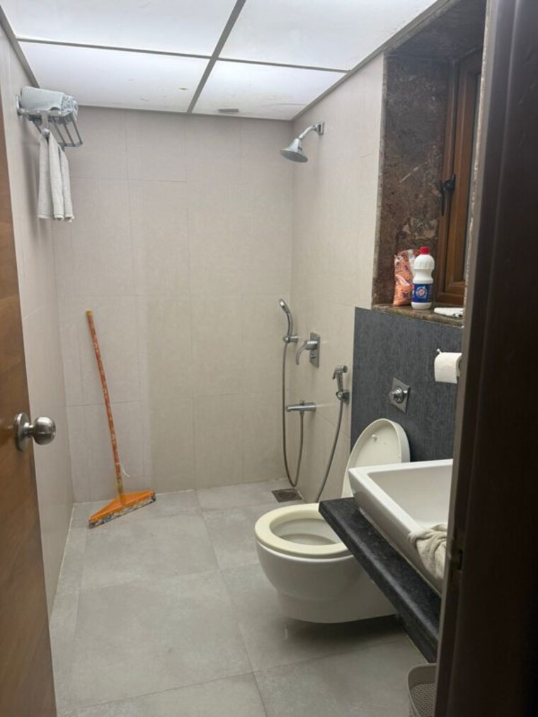 Bathroom, ekta-heights-khar-west 3 Bedroom 1100 Sq.Ft. Apartment In Khar West Mumbai 10464976