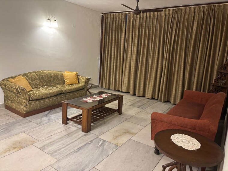 Bedroom, east of kailash 2 Bedroom 150 Sq.Yd. Builder Floor In East Of Kailash Delhi 10464989