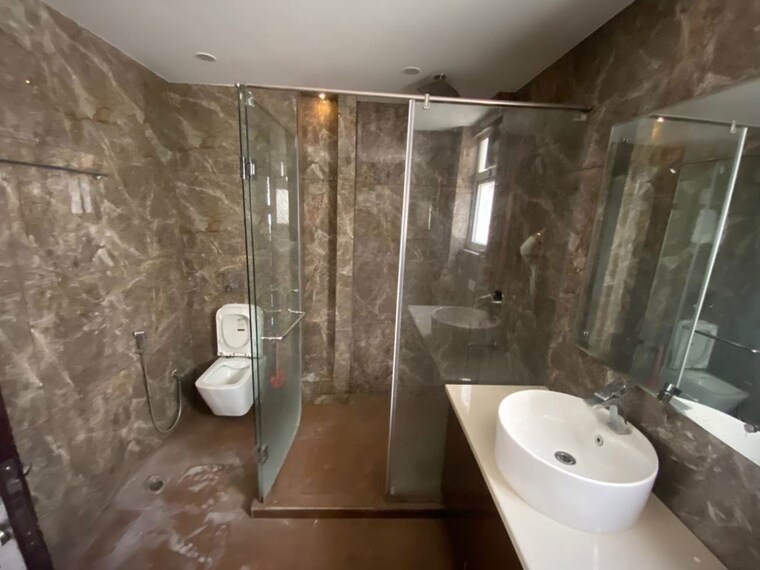 Bathroom, east of kailash 2 Bedroom 150 Sq.Yd. Builder Floor In East Of Kailash Delhi 10464989