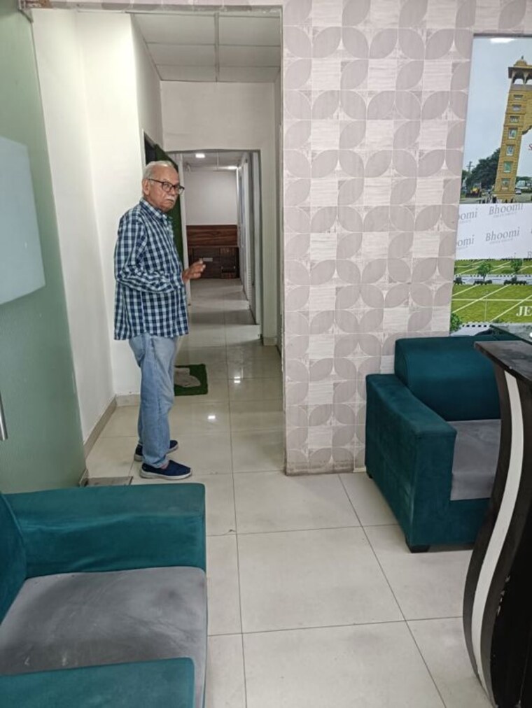 Bathroom, sector 2 Commercial Office Space 1000 Sq.Ft. In Sector 2 Noida 10465008