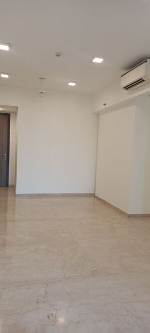 Room in 2.5 BHK Apartment at Lodha The Park Side, Worli – for Rent