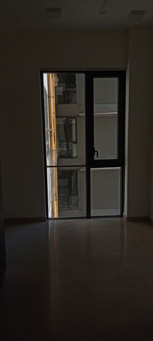 Room in 2.5 BHK Apartment at Lodha The Park Side, Worli – for Rent