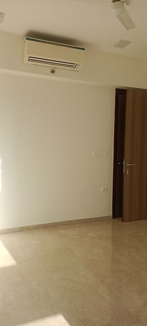 Room in 2.5 BHK Apartment at Lodha The Park Side, Worli – for Rent