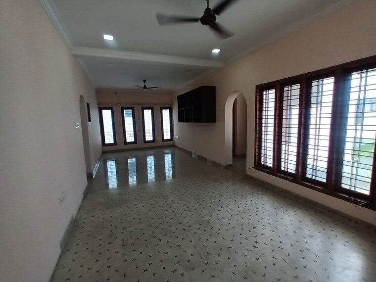 Room, chakkaraparambu Commercial Office Space 1200 Sq.Ft. In Chakkaraparambu Kochi 10465045