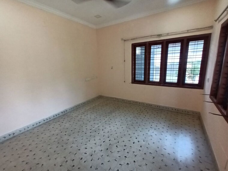 Room, chakkaraparambu Commercial Office Space 1200 Sq.Ft. In Chakkaraparambu Kochi 10465045
