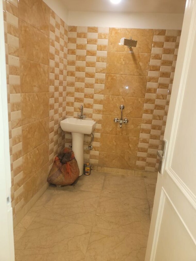 Bathroom, malviya nagar 3 Bedroom 1200 Sq.Ft. Builder Floor In Malviya Nagar Delhi 10465057