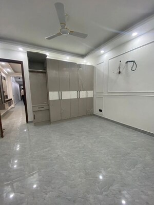 Parking in 3 BHK Apartment at Saket – for Rent