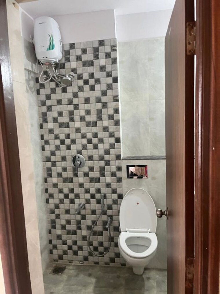Bathroom, mulund west Pg For Girls In Mulund West 10465097